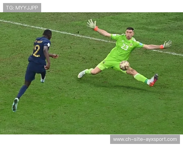 守门员在高压点球训练中学习封堵起脚角度的微调技巧