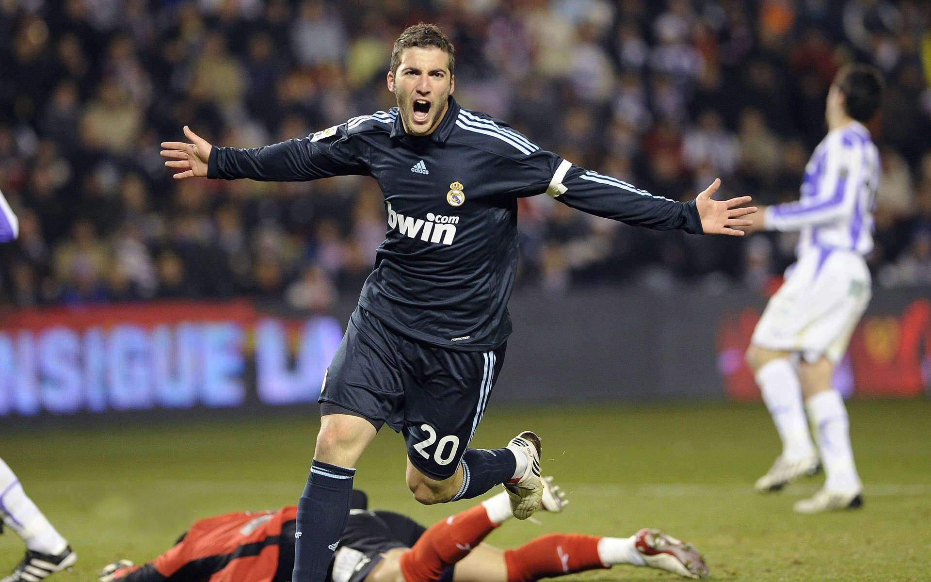 世界杯美洲区预选赛：哥伦比亚依靠主场氛围拿分 客场表现拖累总积分