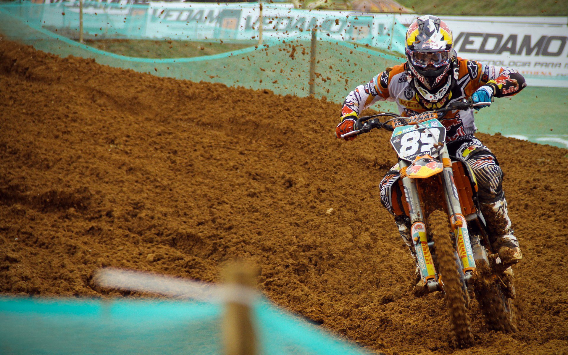 欧冠决赛：姆巴佩伤退成转折点 曼城下半场连入两球